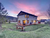 Scenic views from 4 bed Single family home - close to skiing and Lake Dillon Dillon Dam Overlook Day Use Area 주변 호텔