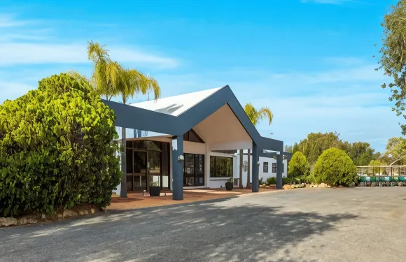 裏弗蘭德舒適套房酒店