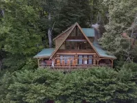 3 Bedroom, 3 bathroom and 3 living rooms!  Family owned and located in mountains Hotel in zona Wears Valley