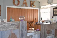 The Oak Motel
