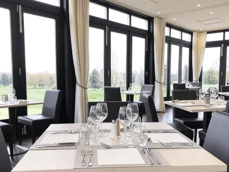 Hotel les Suites - Domaine de Crécy Отели в г. Помёз