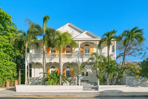 Marreros Guest Mansion - Adult Only - Bed and Breakfasts