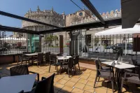 Hostal Restaurante Puerta del Alcázar - พร้อมอาหารเช้า