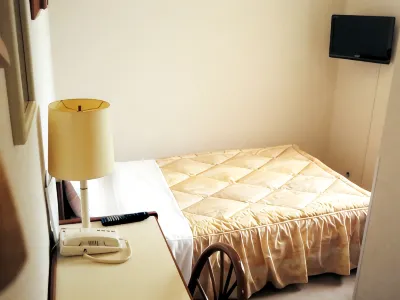 Business Hotel Oak Akishima Hotels near JR Haijima station