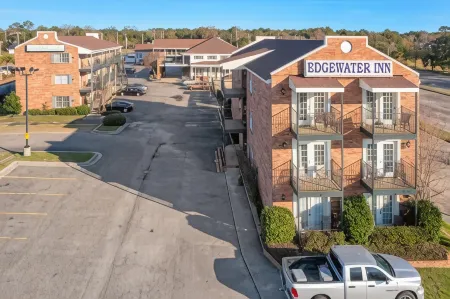 Edgewater Inn - Biloxi Beach Отели рядом с достопримечательностью «Biloxi Small Craft Harbor»