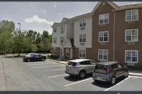 Candlewood Suites ST. LOUIS - ST. CHARLES by IHG - parking