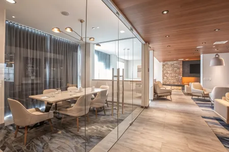 Fairfield Inn & Suites Newport Cincinnati Отели рядом с достопримечательностью «Ньюпорт он Ливи»