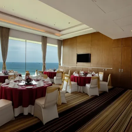 Novotel Visakhapatnam Varun Beach Отели рядом с достопримечательностью «Район Даба-Гарденс»