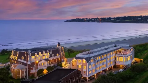 Newport Beach Hotel & Suites in Middletown