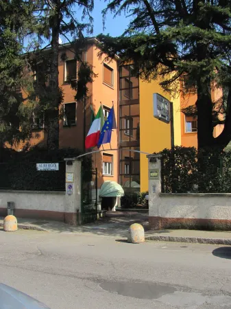 Albergo Hotel Giardino Отели рядом с достопримечательностью «Parco Giorgio Perlasca»