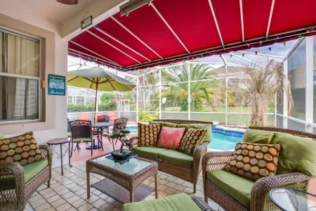 "southern Charm" 4 Bed & 2 Bath Private Pool Home 4 Bedroom Villa by RedAwning Отели рядом с достопримечательностью «Хайлендс Резерв Голф Клаб»