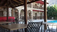 Monastiri Guesthouse - piscina