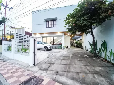 RedDoorz Plus Syariah at Umyas Hotel near Terminal Anjuk Ladang Nganjuk Hotel dekat Grand Olympic