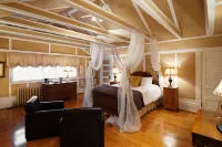 Leaside Manor