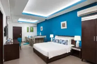 Al Hail Waves Hotel Managed by Centara - Rooftop Pools