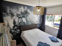 Magnificent Golf Village Cottage, fully equipped, Wifi, large outdoor swimming pool Hotels in Budens