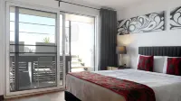 Semaphore Splash Apartments