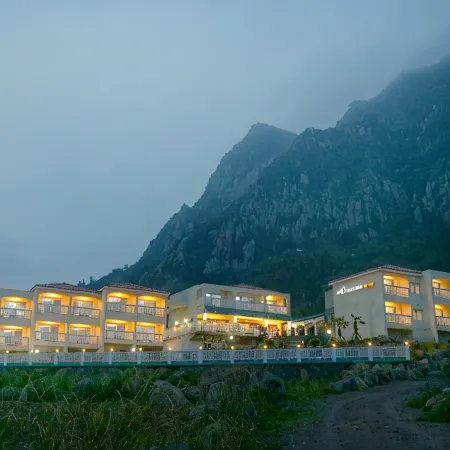Jeju the Ocean Hill Pension Отели рядом с достопримечательностью «Дельфинарий Marine Park»