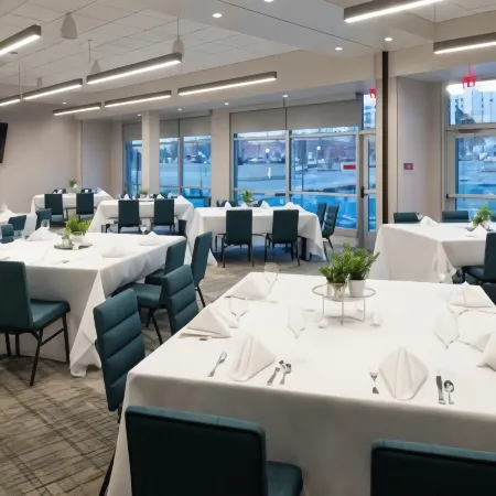 Four Points by Sheraton Kansas City Olathe Отели рядом с достопримечательностью «Парк Фриско Лейк»