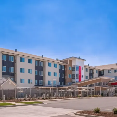 Residence Inn Charlotte Steele Creek Отели рядом с достопримечательностью «Piedmont Prairie Trail - McDowell Nature Preserve»