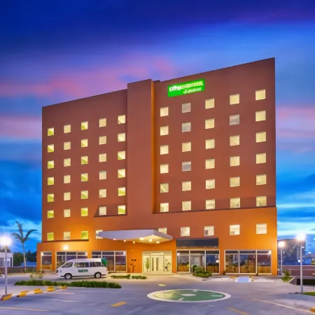 City Express Junior by Marriott Ciudad Juarez Consulado Отели рядом с достопримечательностью «Gran Plaza Juan Gabriel»