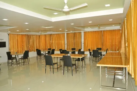 Hotel Shiva's Inn Отели в г. Бхилмал