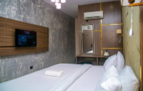 Laycon Hotel and Suites Các khách sạn ở 