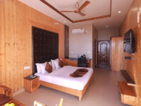 Blue Pine Resort Hotels in Pauri Garhwal