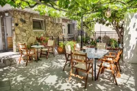Famelia Studios Lampiris - Pet friendly