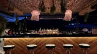 Vannee Golden Sands Beachfront Resort - bar