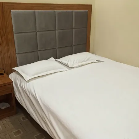 Yongning Jinjun Business Hotel
