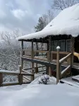 Cozy cabin in Hot Springs, minutes away from town!