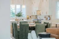 River Front Putting Green King Beds Gruene Retreat