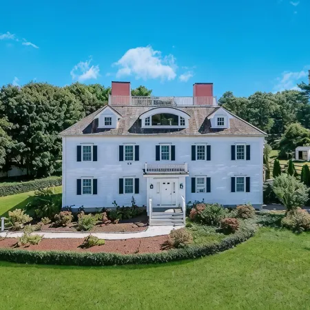 Spacious Waterview Home - Spa, Pool Table & Fireplaces – for Families & Reunion