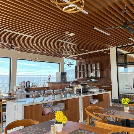 Ayers Hotel Отели рядом с достопримечательностью «Пляж Леби»