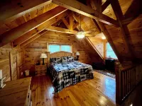 Charming 3-bedroom cabin with WiFi, AC ten mins from downtown Blue Ridge - 3-Star