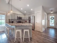 Charming beach cottage! Near Seaside with easy beach access! Love pets! - Wifi