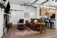 TC 2 BR Condo w/Rooftop Hot Tubs, Top Location, Dog Friendly!