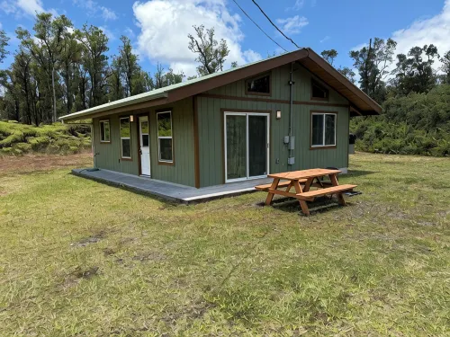 Charming 2-bedroom house near Volcanoes National Park with WiFi.