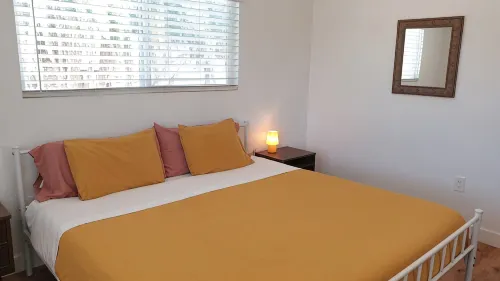 Entire House in Quiet Neighborhood! 2 Miles from Joshua Tree NP - Homestays