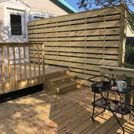 The Crab Shack! hot tub, 10 min to beach & base. newly renovated