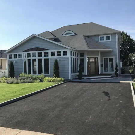 Family Fun Home. 5 Bedroom & Inground Pool ! 4 blocks from the Beach !