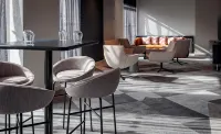 Holiday Inn LONDON - HEATHROW BATH ROAD by IHG - バー