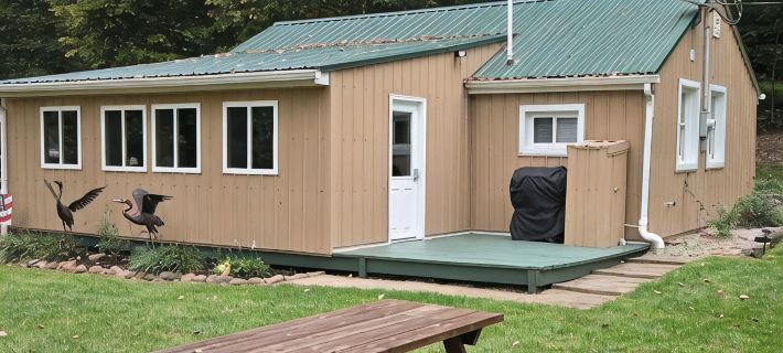 The Riverside Cottage... Charming  2-bedroom cottage on the Mohican River Hotels in Holmes County