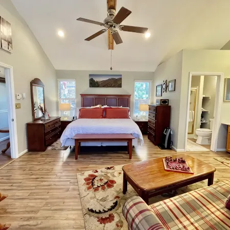 Cozy Mountain Cabin in Peaceful Setting /Near Hiking, Biking & Beech Mtn Resort