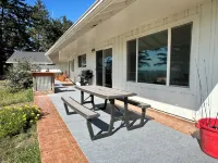 Lakefront Ranch with Hot Tub and WiFi in Crescent City - 4-Star