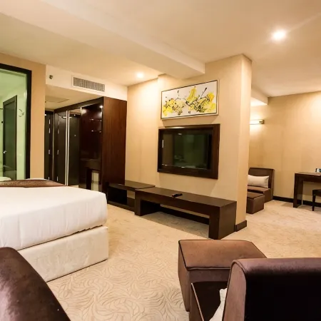 Royale Signature Hotel