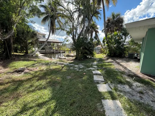 On Gulf Access Canal Peaceful Wooded Lot Close To Everything 1.2 Mi 2 Beach