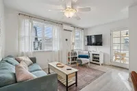 Oceanblock & Downtown Bethany - 2 bed / 1 bathroom with Private Sun Porch -  Ferienwohnungen