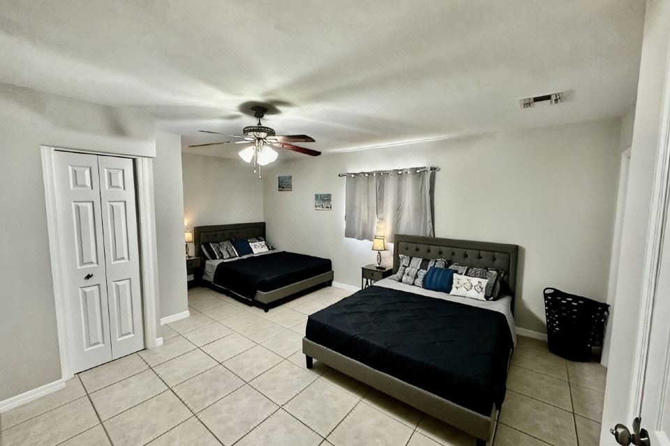 Photo 4 of 6